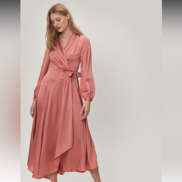 Elegant rose gold satin dress - Picture 2 of 4